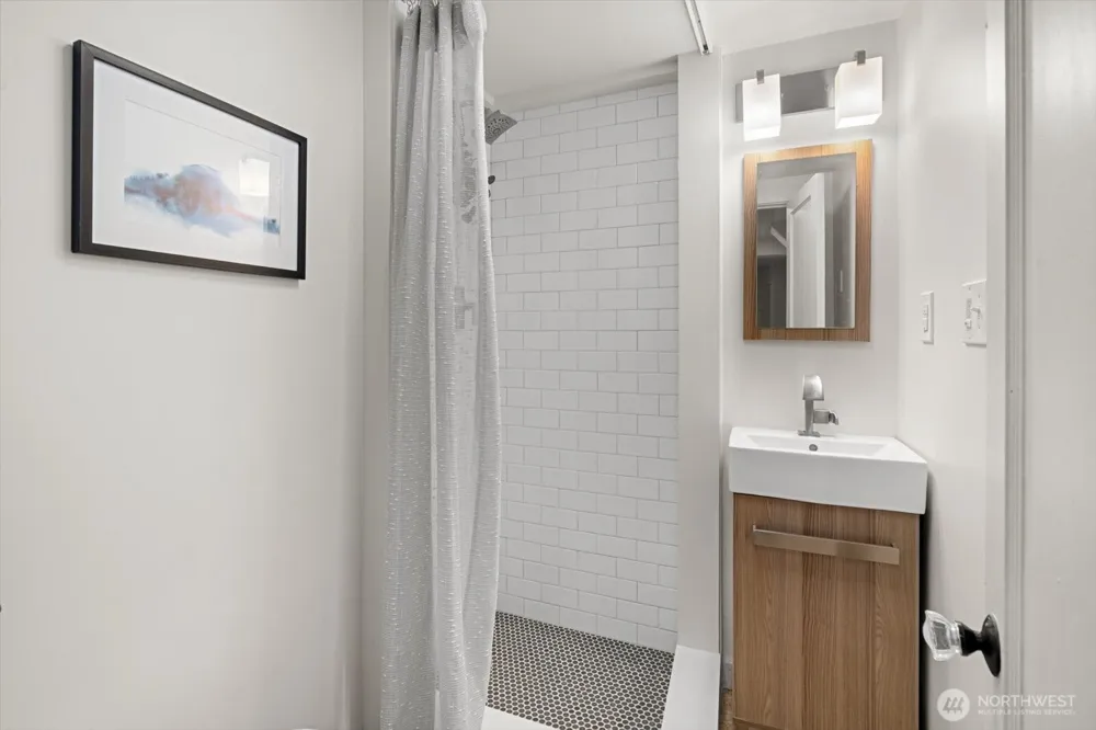 3903 SW Dakota Street Seattle, WA 98116
