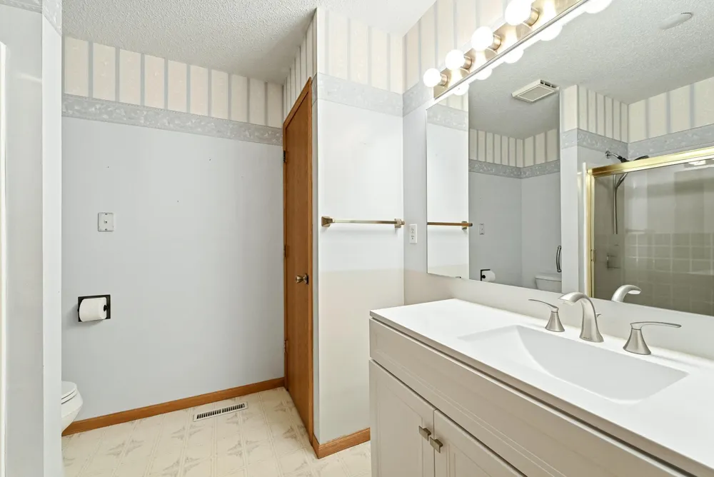 62561 120th Avenue Claremont, MN 55924