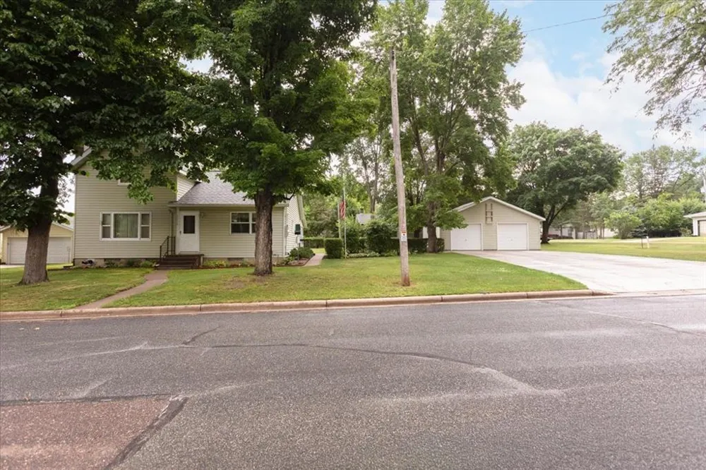 2216 3rd Street E Menomonie, WI 54751