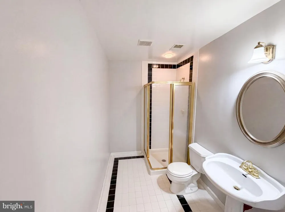 4819 POWELL ROAD Fairfax, VA 22032