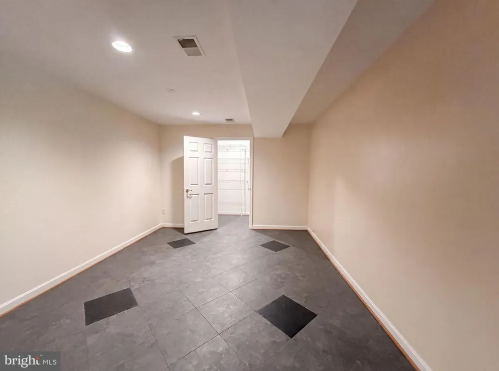 4819 POWELL ROAD Fairfax, VA 22032