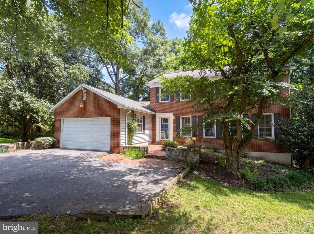 4819 POWELL ROAD Fairfax, VA 22032