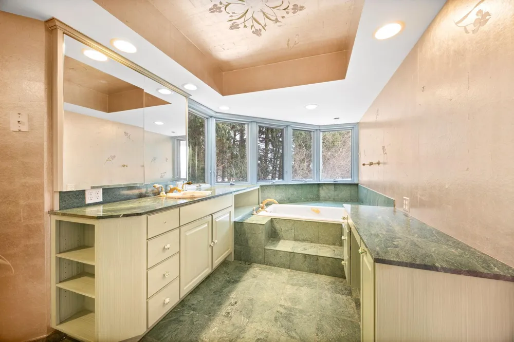 1065 Edgewood Hills Road Orono, MN 55391