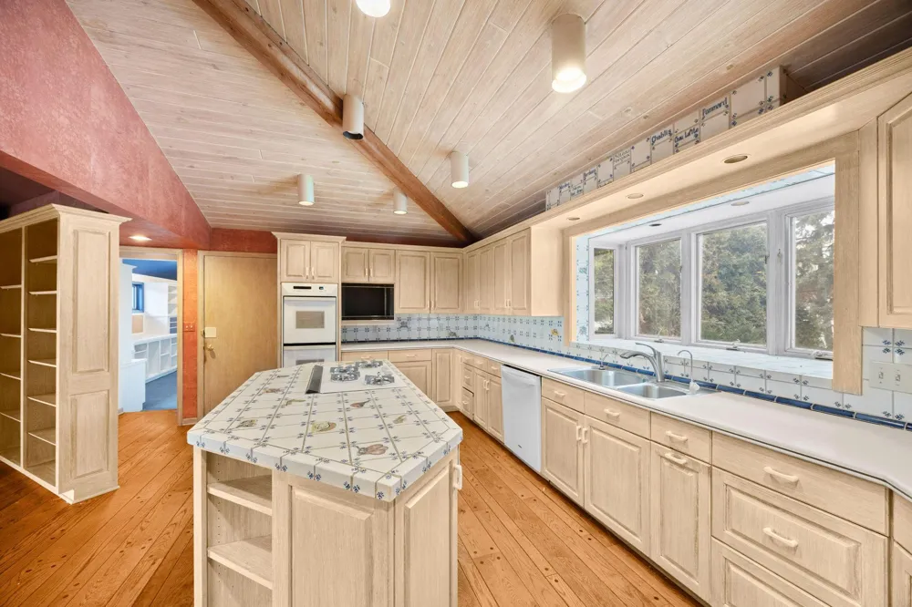 1065 Edgewood Hills Road Orono, MN 55391