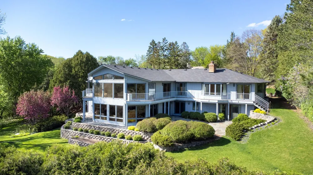 1065 Edgewood Hills Road Orono, MN 55391
