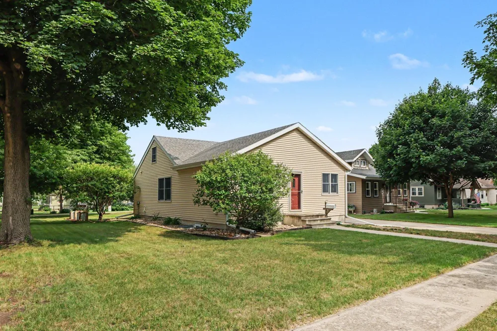 920 Spring Street Luverne, MN 56156
