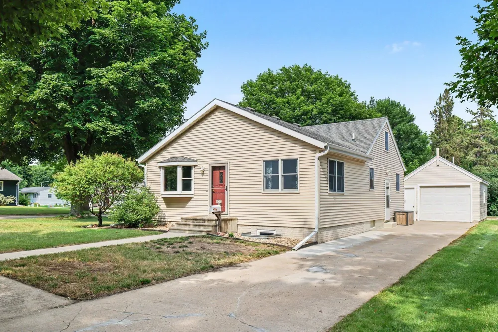 920 Spring Street Luverne, MN 56156