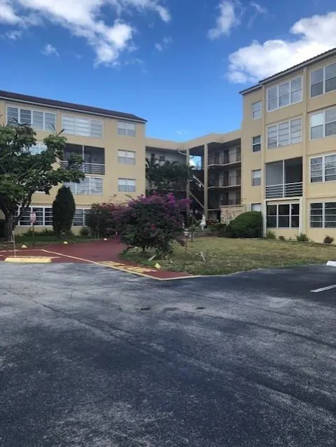 2801 Somerset Dr Drive #209