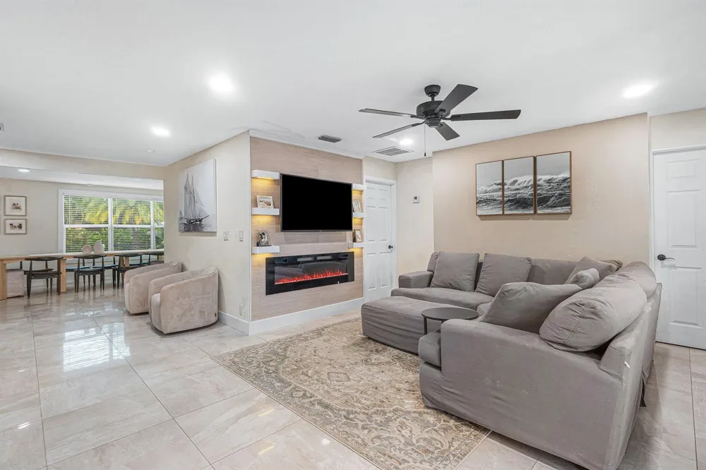 711 Laurel Drive Lake Park, FL 33403