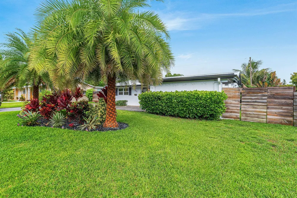 711 Laurel Drive Lake Park, FL 33403