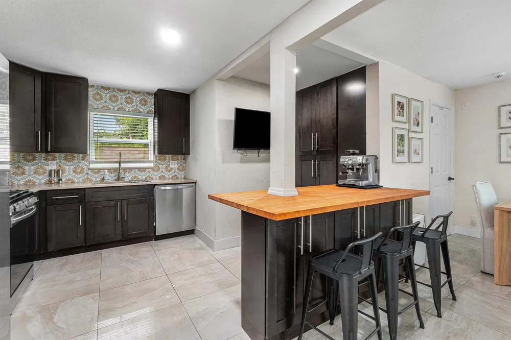 711 Laurel Drive Lake Park, FL 33403