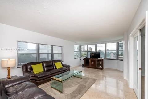 1985 S Ocean Dr #2Q