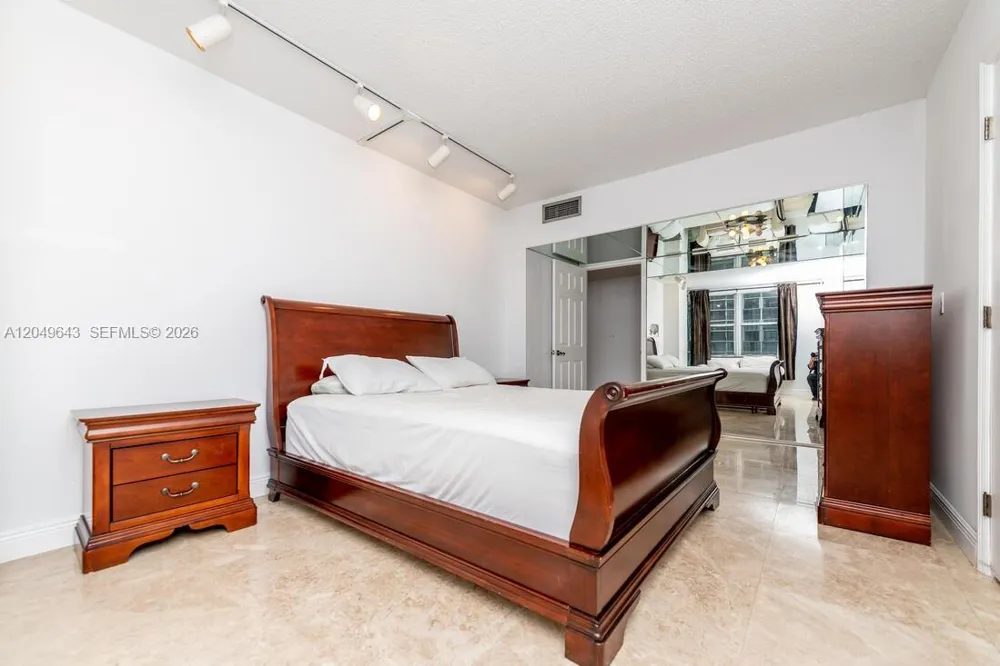 1985 S Ocean Dr #2Q Hallandale Beach, FL 33009