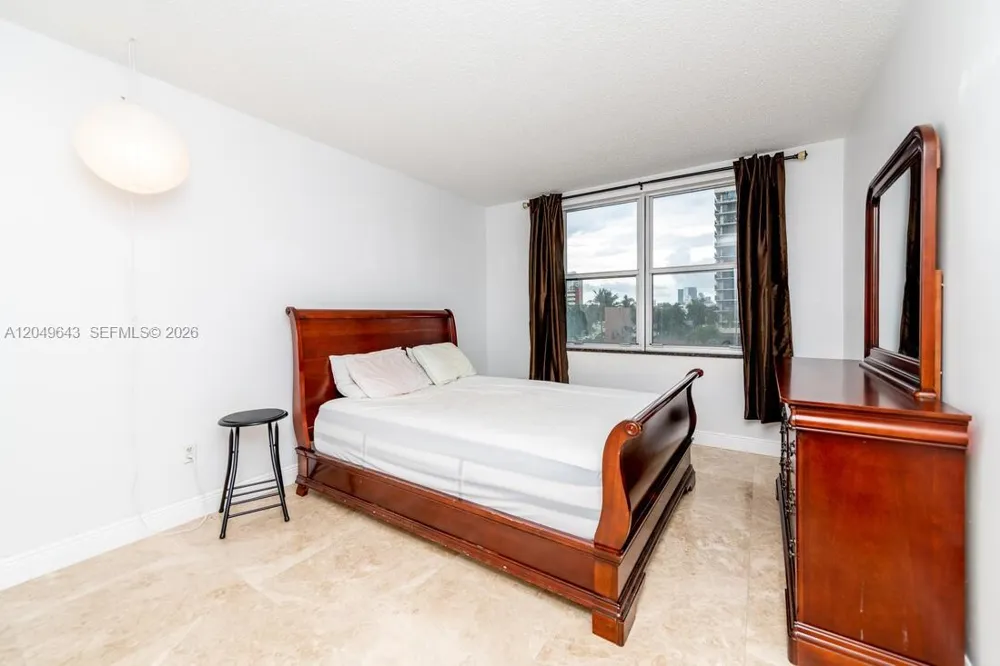 1985 S Ocean Dr #2Q Hallandale Beach, FL 33009