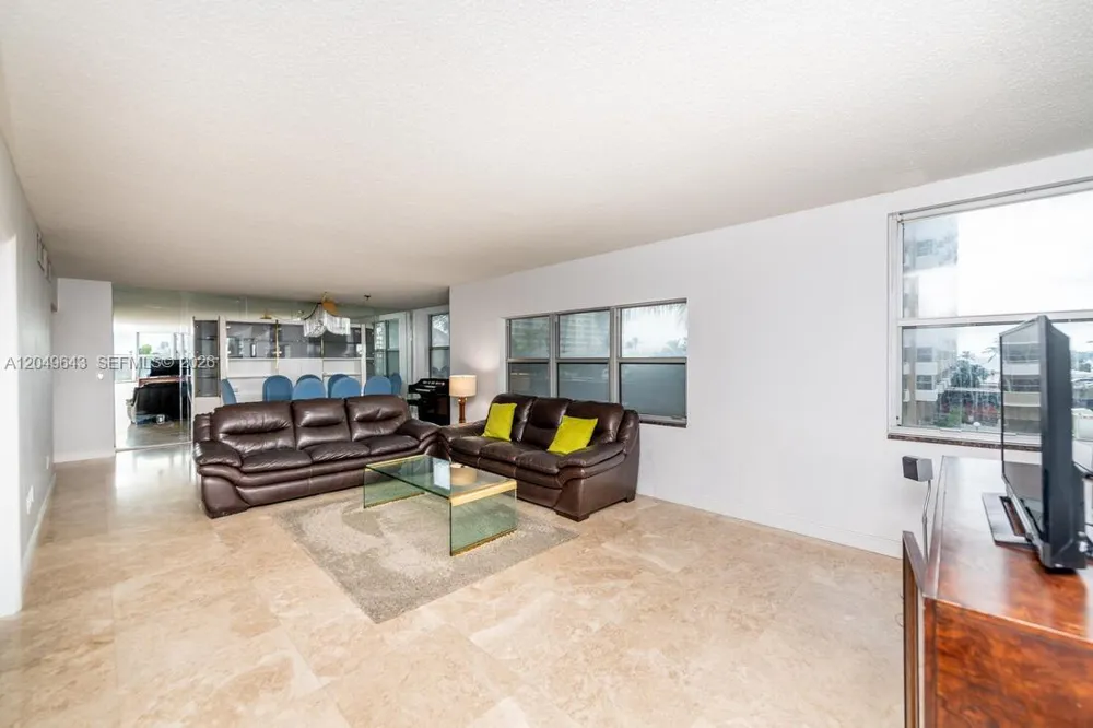 1985 S Ocean Dr #2Q Hallandale Beach, FL 33009