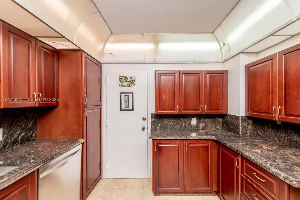 1985 S Ocean Dr #2Q Hallandale Beach, FL 33009