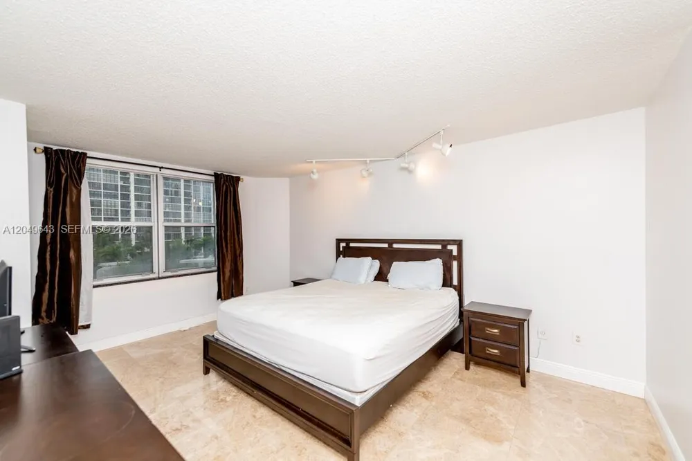 1985 S Ocean Dr #2Q Hallandale Beach, FL 33009