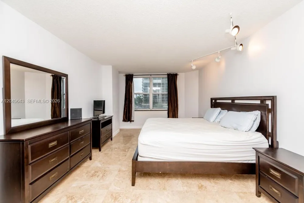 1985 S Ocean Dr #2Q Hallandale Beach, FL 33009