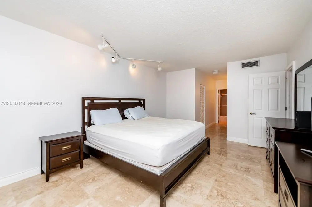 1985 S Ocean Dr #2Q Hallandale Beach, FL 33009