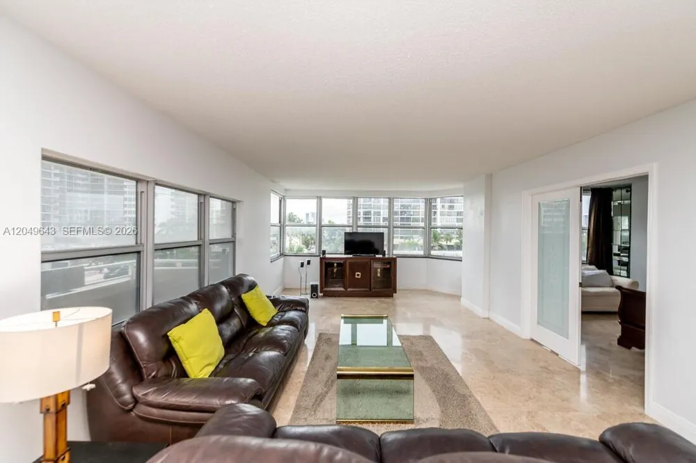 1985 S Ocean Dr #2Q Hallandale Beach, FL 33009