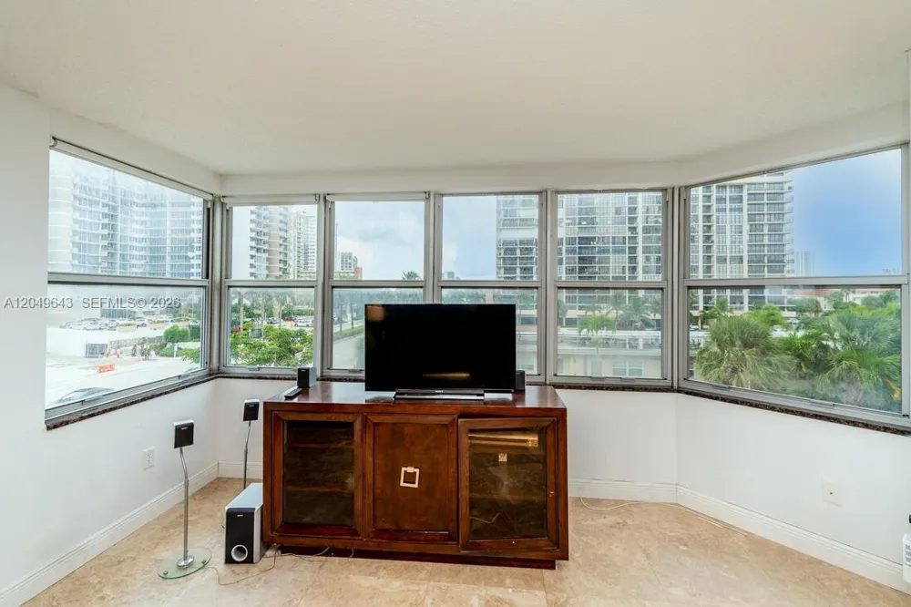 1985 S Ocean Dr #2Q Hallandale Beach, FL 33009