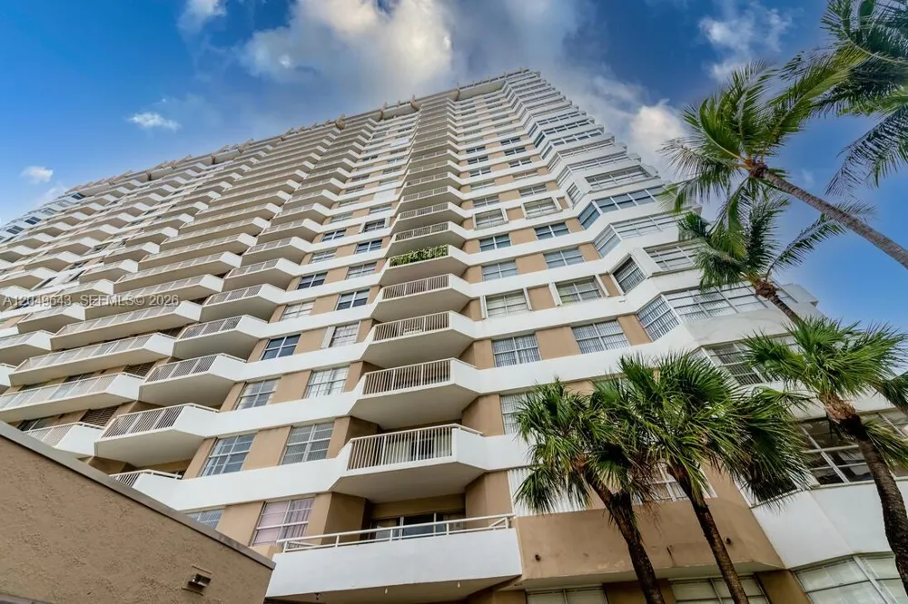 1985 S Ocean Dr #2Q Hallandale Beach, FL 33009
