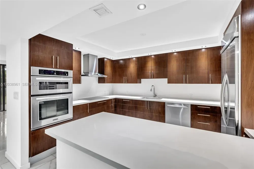 2 Grove Isle Dr #B205 Miami, FL 33133