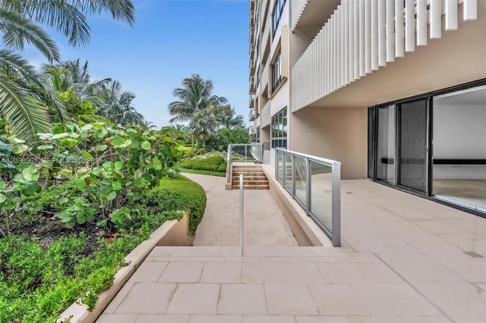 2 Grove Isle Dr #B205 Miami, FL 33133