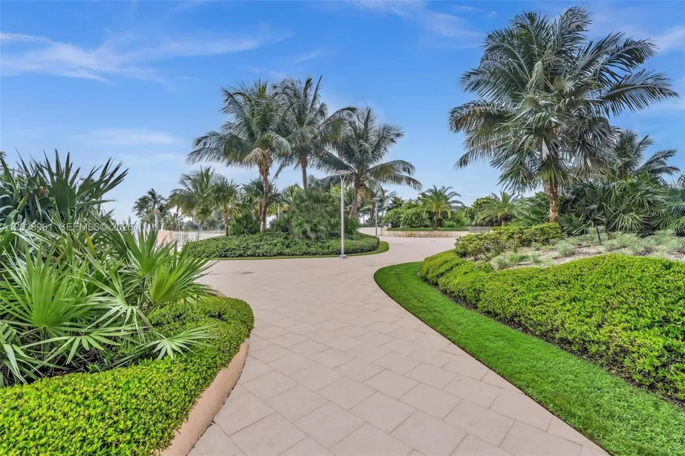 2 Grove Isle Dr #B205 Miami, FL 33133