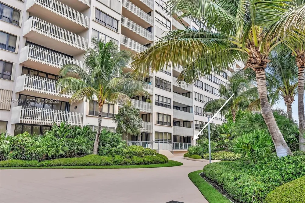 2 Grove Isle Dr #B205 Miami, FL 33133