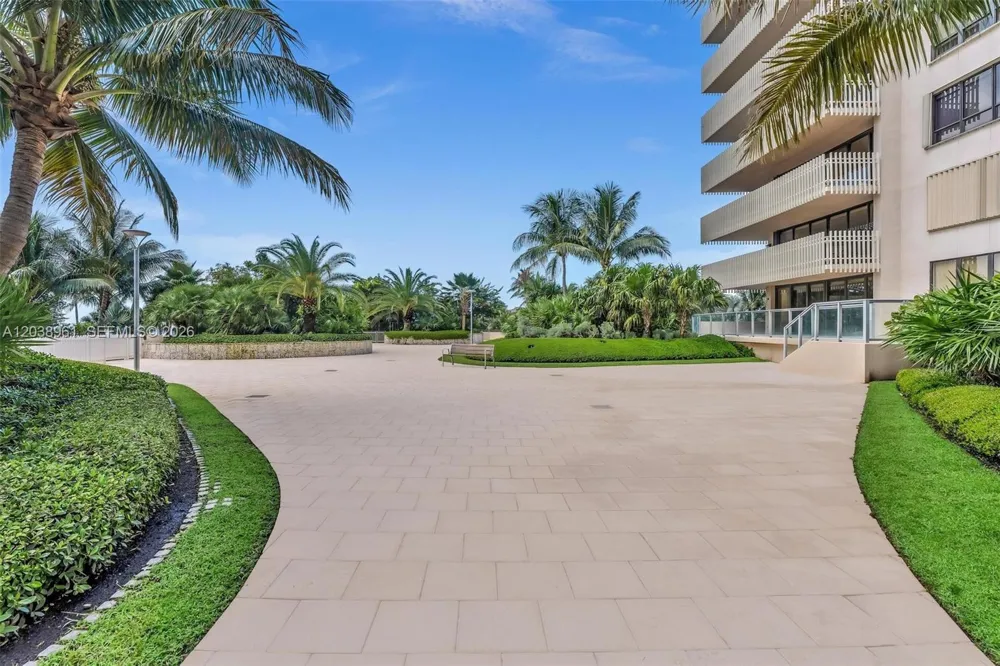 2 Grove Isle Dr #B205 Miami, FL 33133