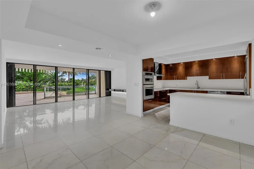 2 Grove Isle Dr #B205 Miami, FL 33133