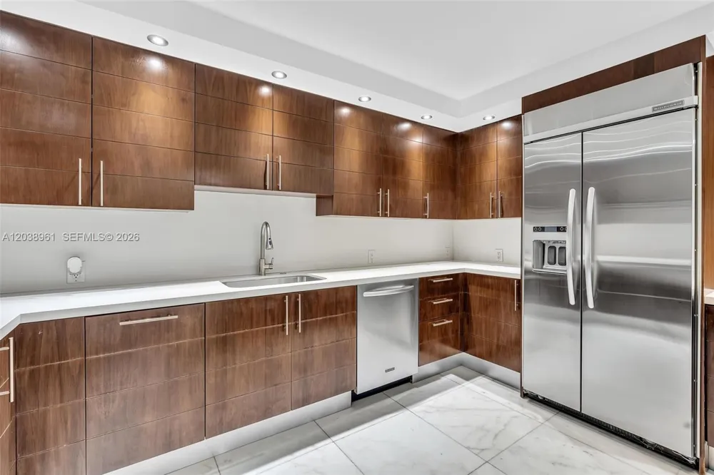 2 Grove Isle Dr #B205 Miami, FL 33133