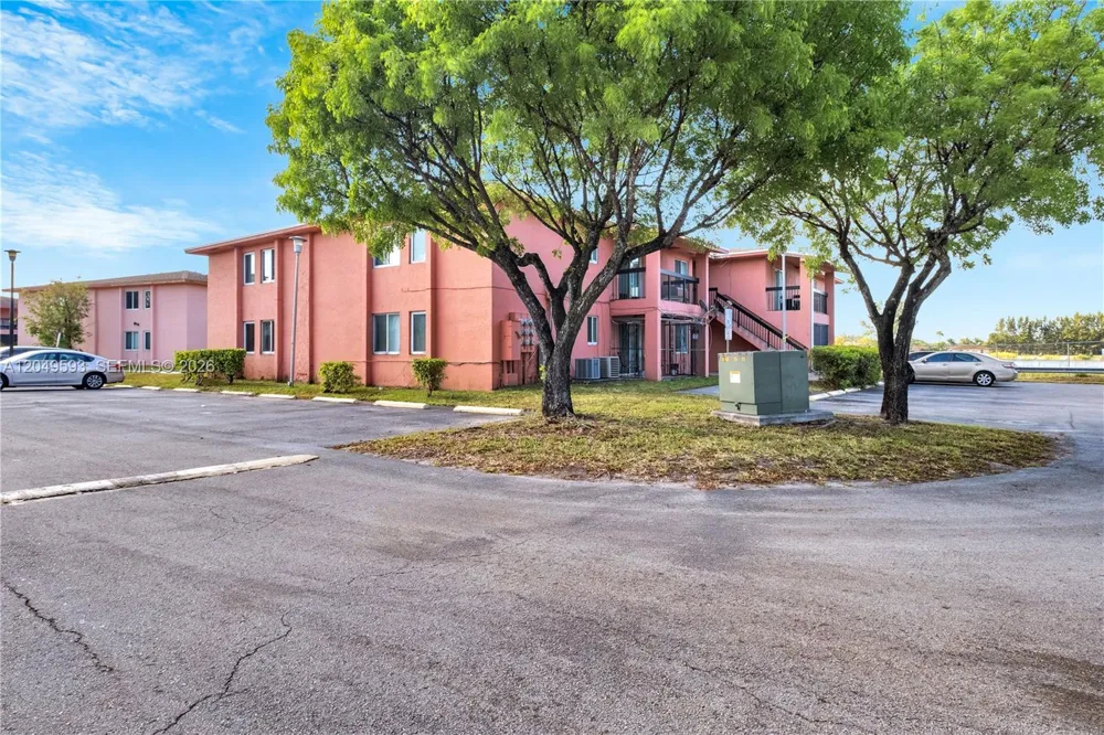 2020 NW 119th St #1122 Miami, FL 33167
