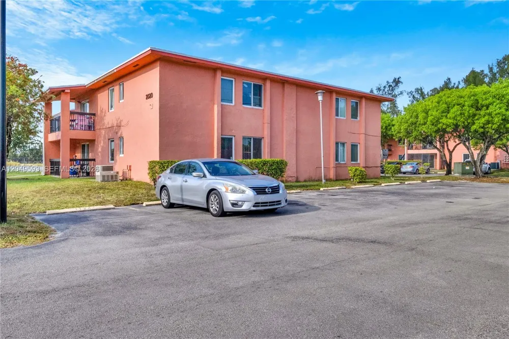 2020 NW 119th St #1122 Miami, FL 33167