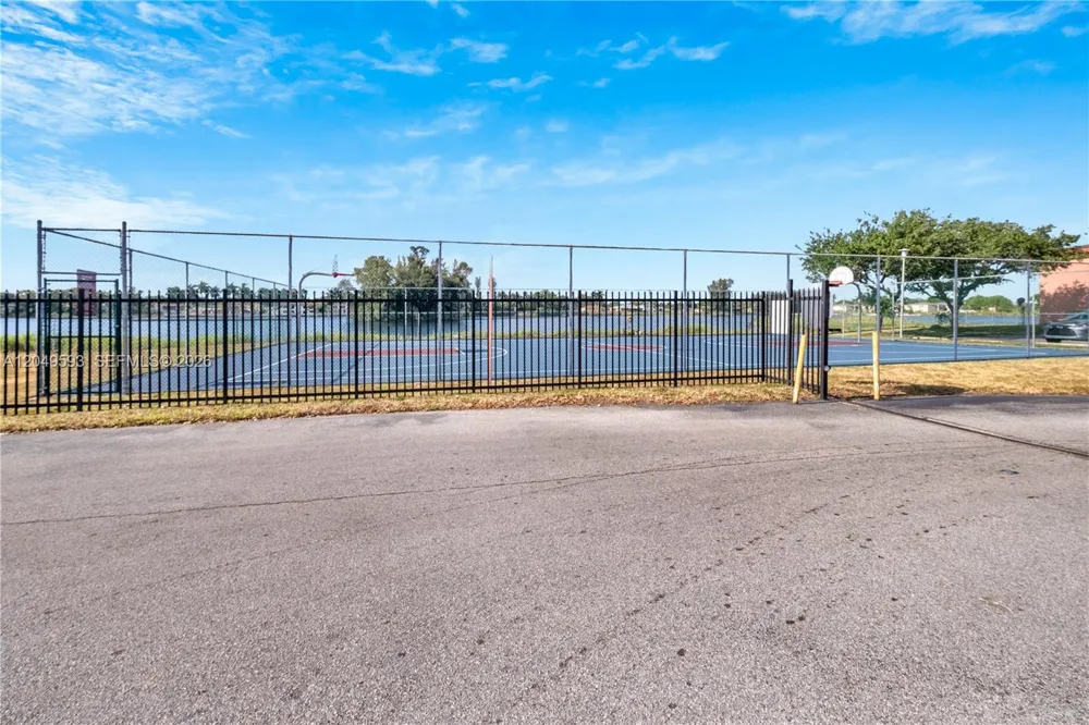 2020 NW 119th St #1122 Miami, FL 33167