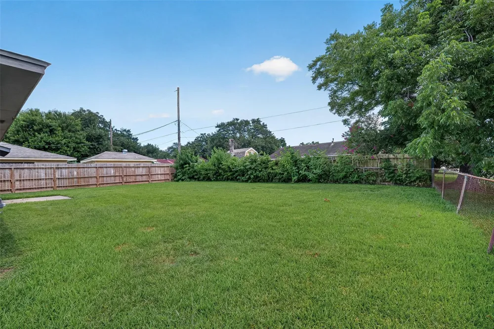 3602 Cedarcrest Drive Pasadena, TX 77503