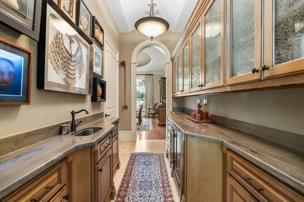 5615 Pine Forest Road Houston, TX 77056
