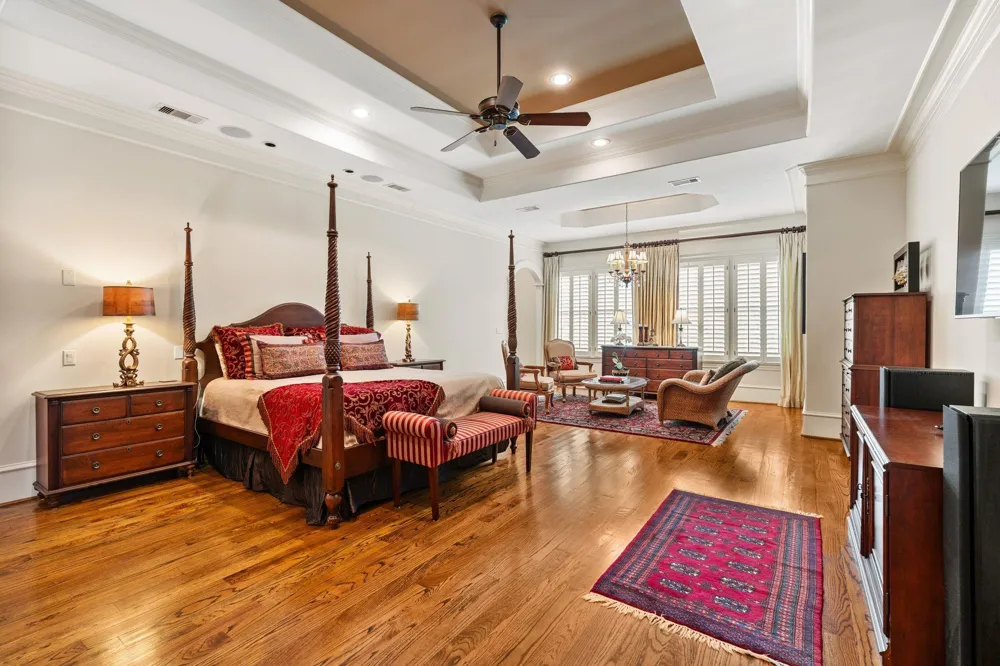 5615 Pine Forest Road Houston, TX 77056