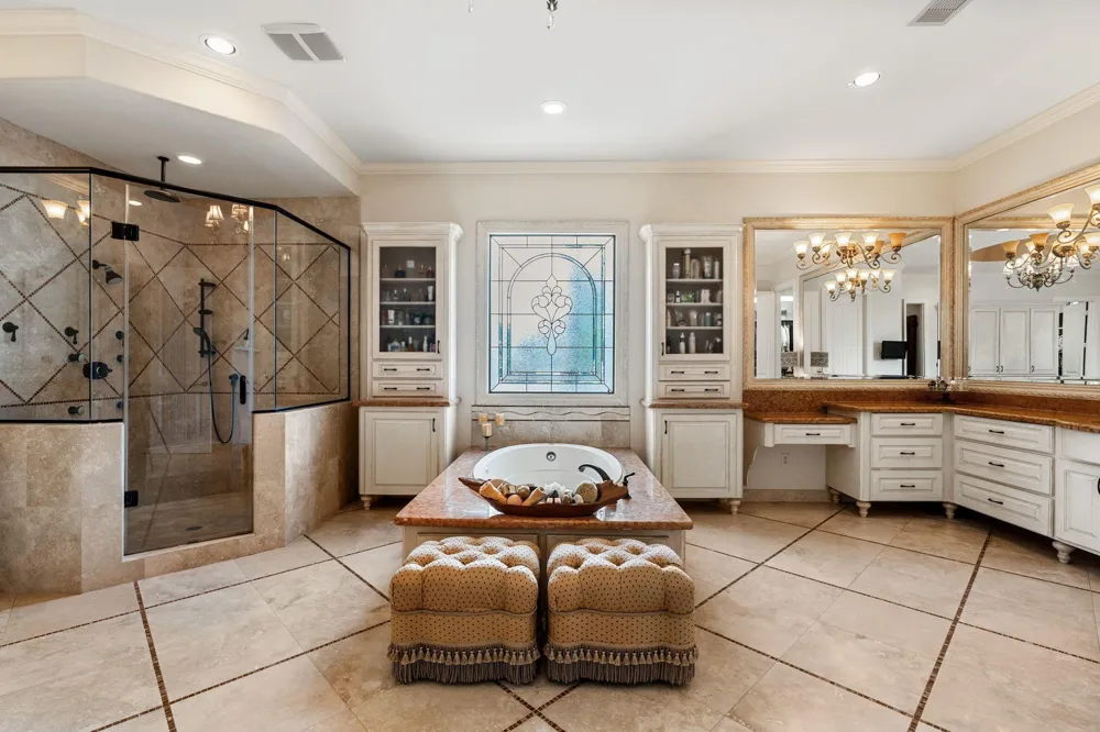 5615 Pine Forest Road Houston, TX 77056
