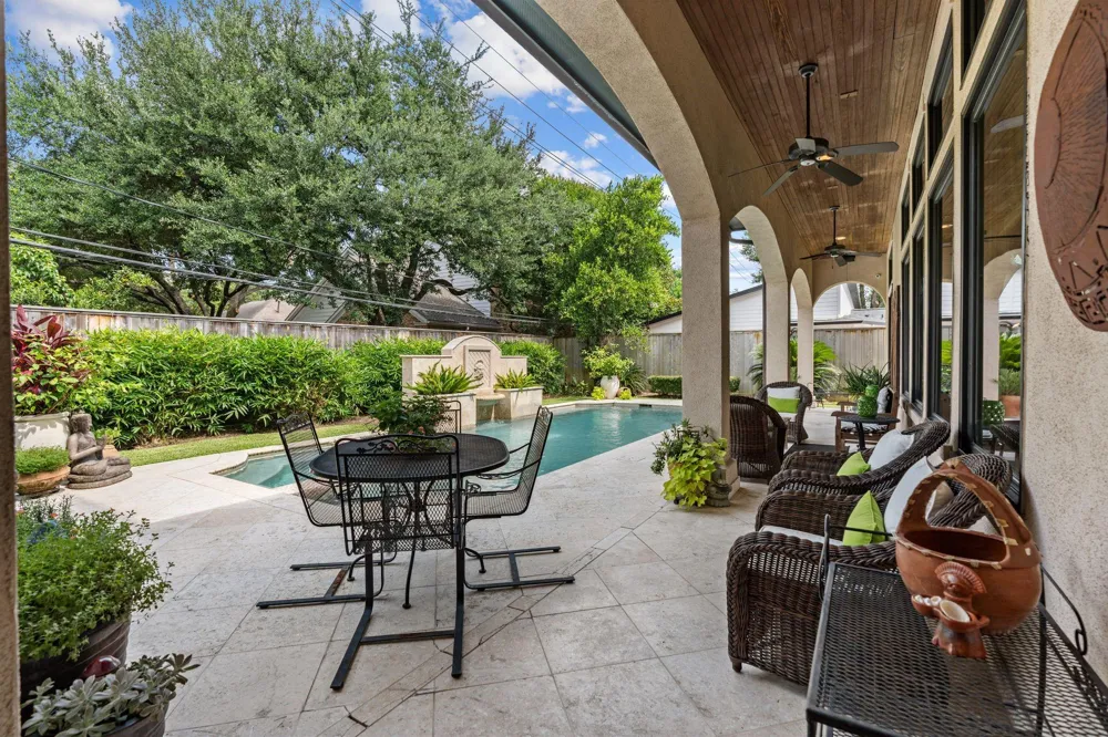 5615 Pine Forest Road Houston, TX 77056