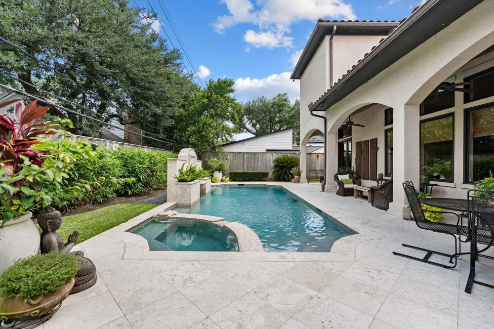 5615 Pine Forest Road Houston, TX 77056