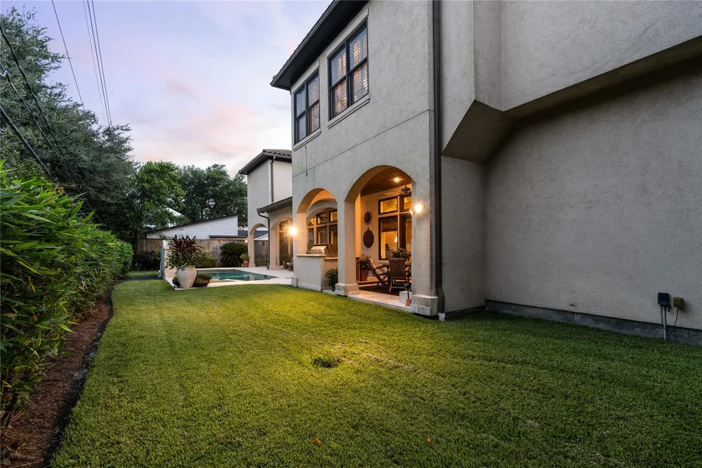 5615 Pine Forest Road Houston, TX 77056