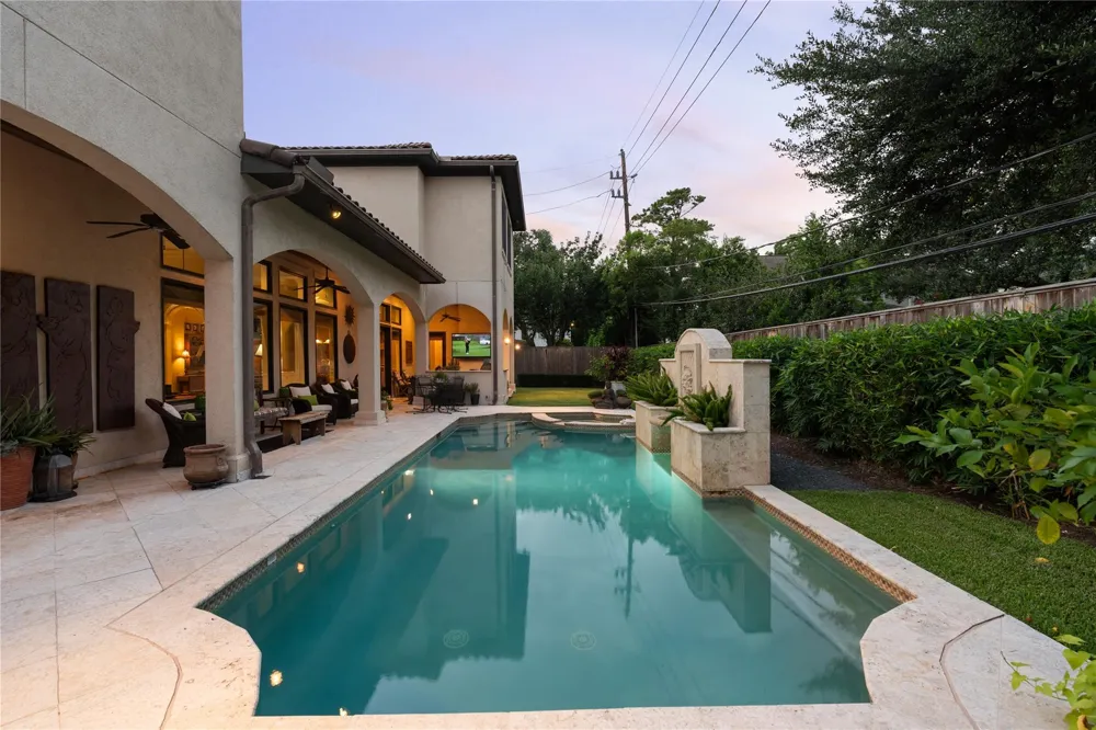 5615 Pine Forest Road Houston, TX 77056