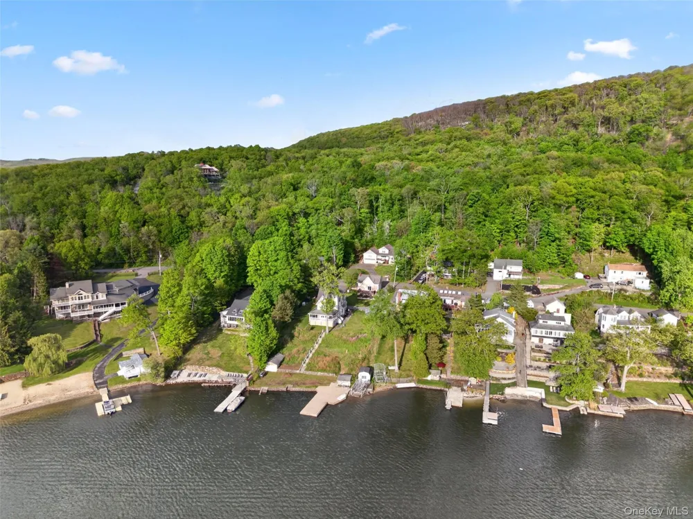 83 Edgemere Avenue Greenwood Lake, NY 10925