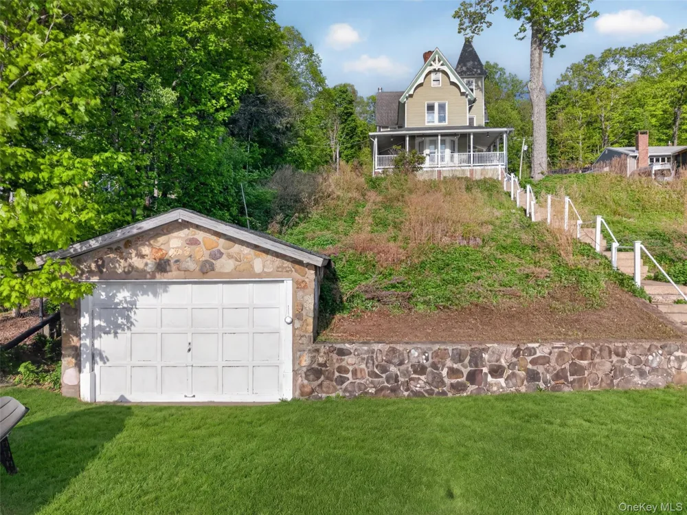 83 Edgemere Avenue Greenwood Lake, NY 10925