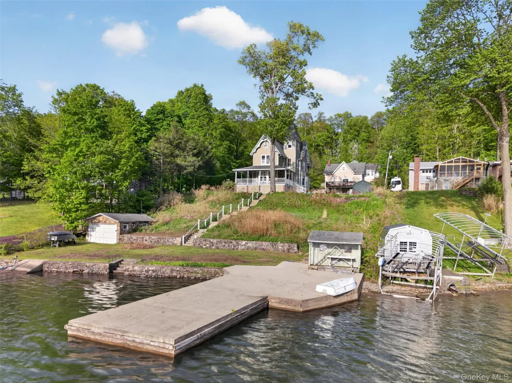 83 Edgemere Avenue Greenwood Lake, NY 10925