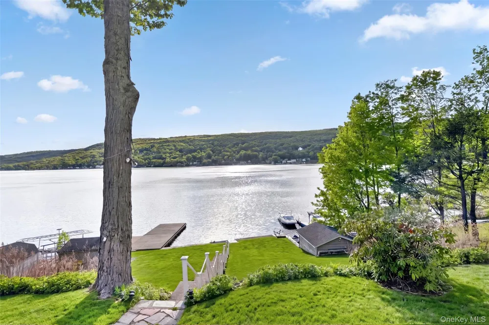 83 Edgemere Avenue Greenwood Lake, NY 10925