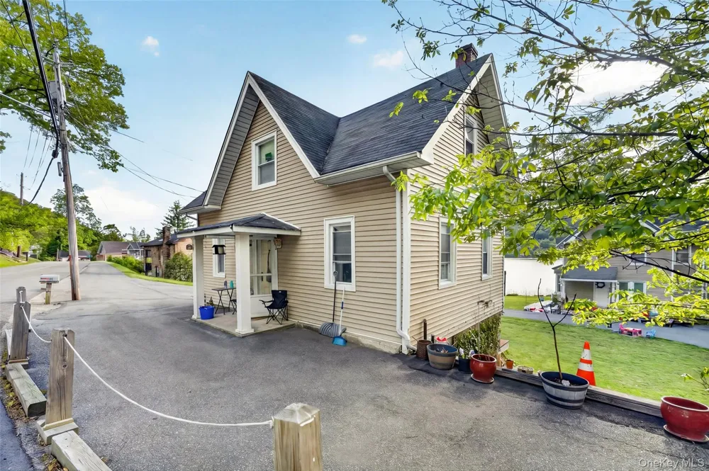 83 Edgemere Avenue Greenwood Lake, NY 10925