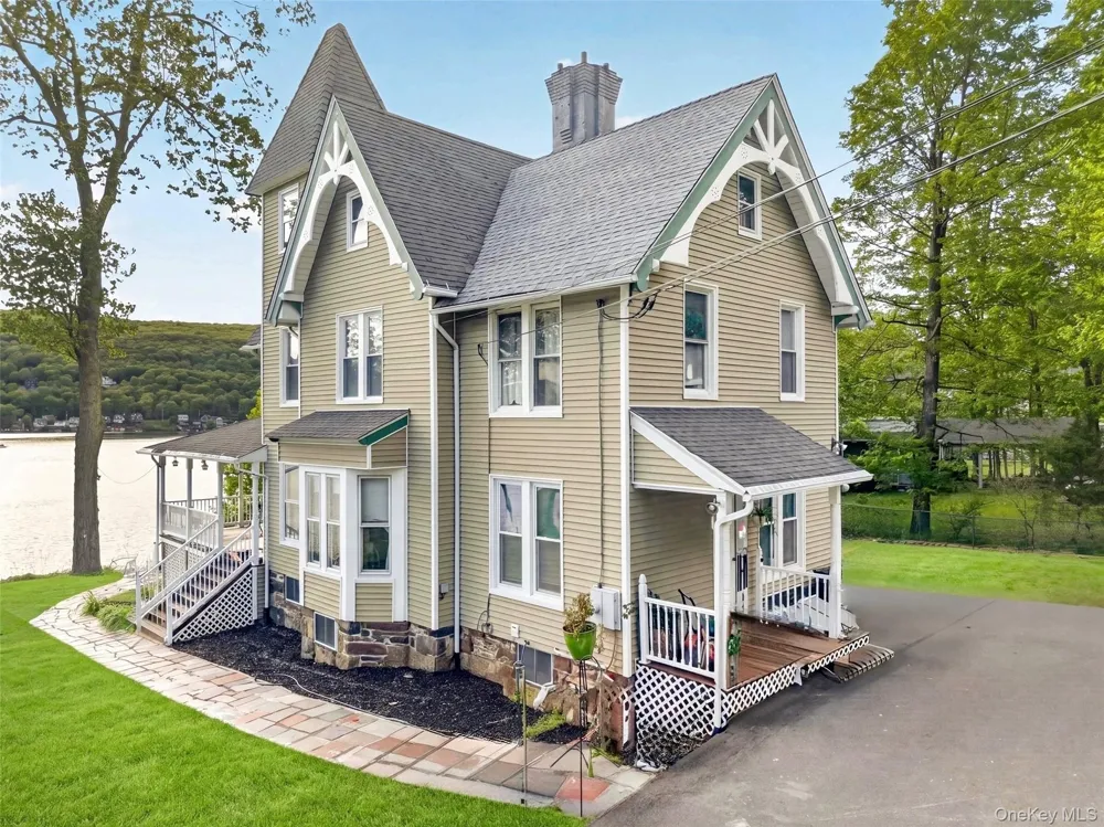 83 Edgemere Avenue Greenwood Lake, NY 10925